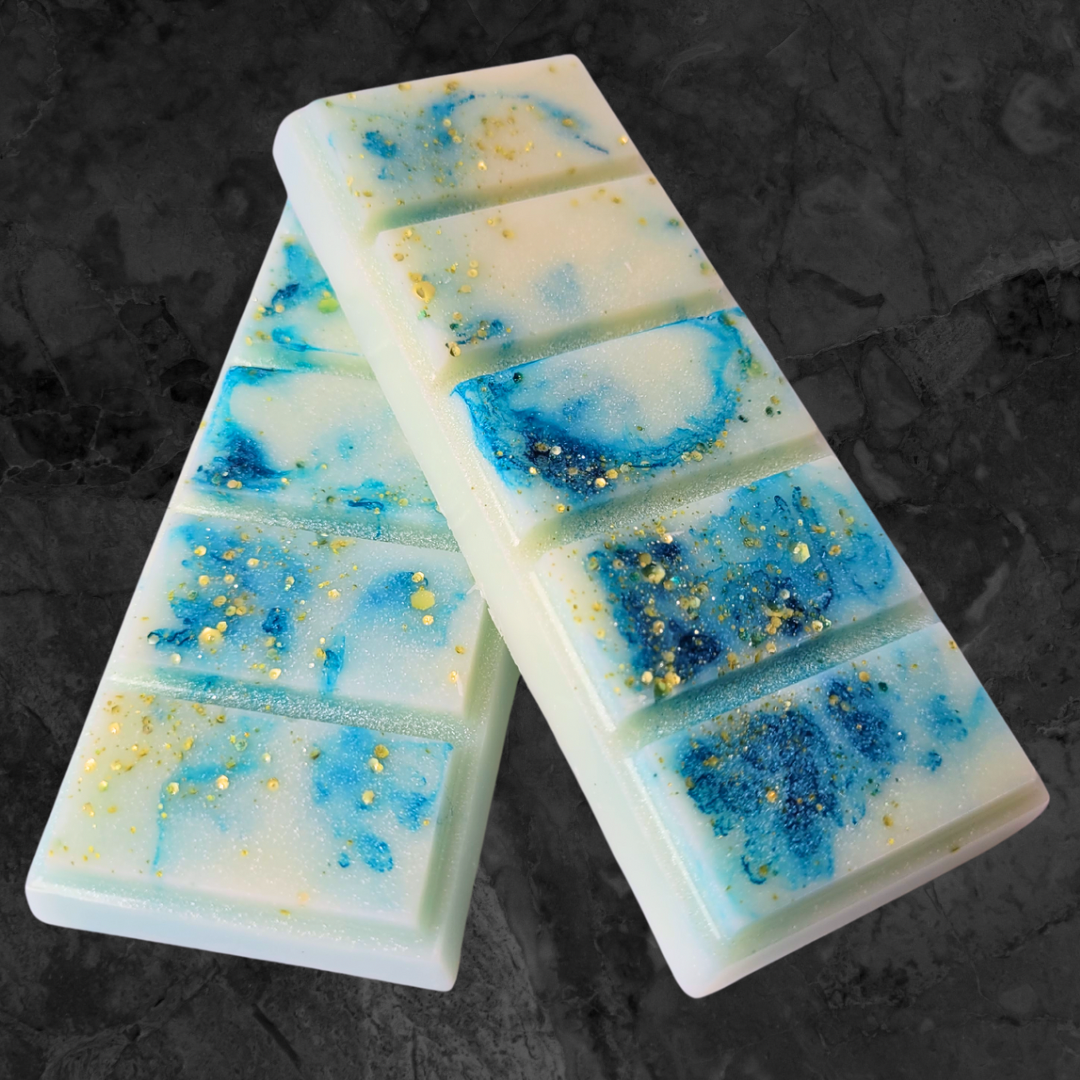 Sea salt & driftwood soy wax snap bar melt. Blue and cream coloured wax with gold bio glitter throughout.