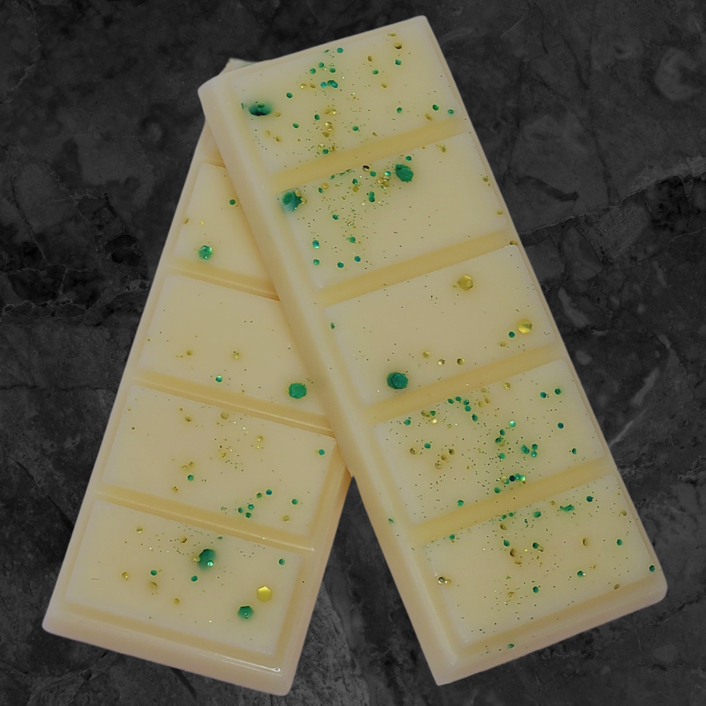 Japanese Honeysuckle soy wax snap bar melt. Cream soy wax with green and gold bio glitter throughout.